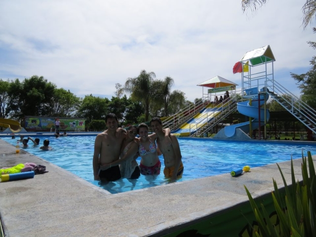  Come with friends 